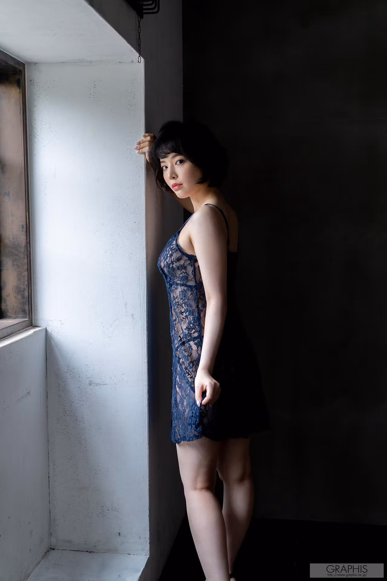 透视蕾丝内衣线条勾勒内里迷人爆乳美胸身段